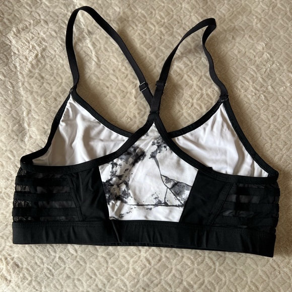 PINK Victorias Secret Sports Bra - Picture 3 of 4